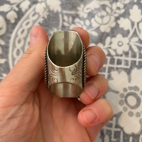 Oversized Labradorite Ring - Picture 4 of 6